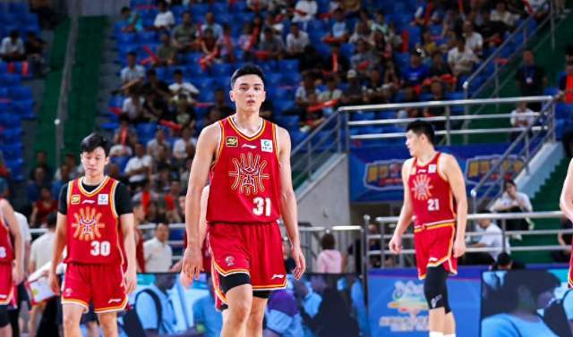 山西男篮拒绝爆冷！5分险胜美国明星队，原帅大爆发，考辛斯19分